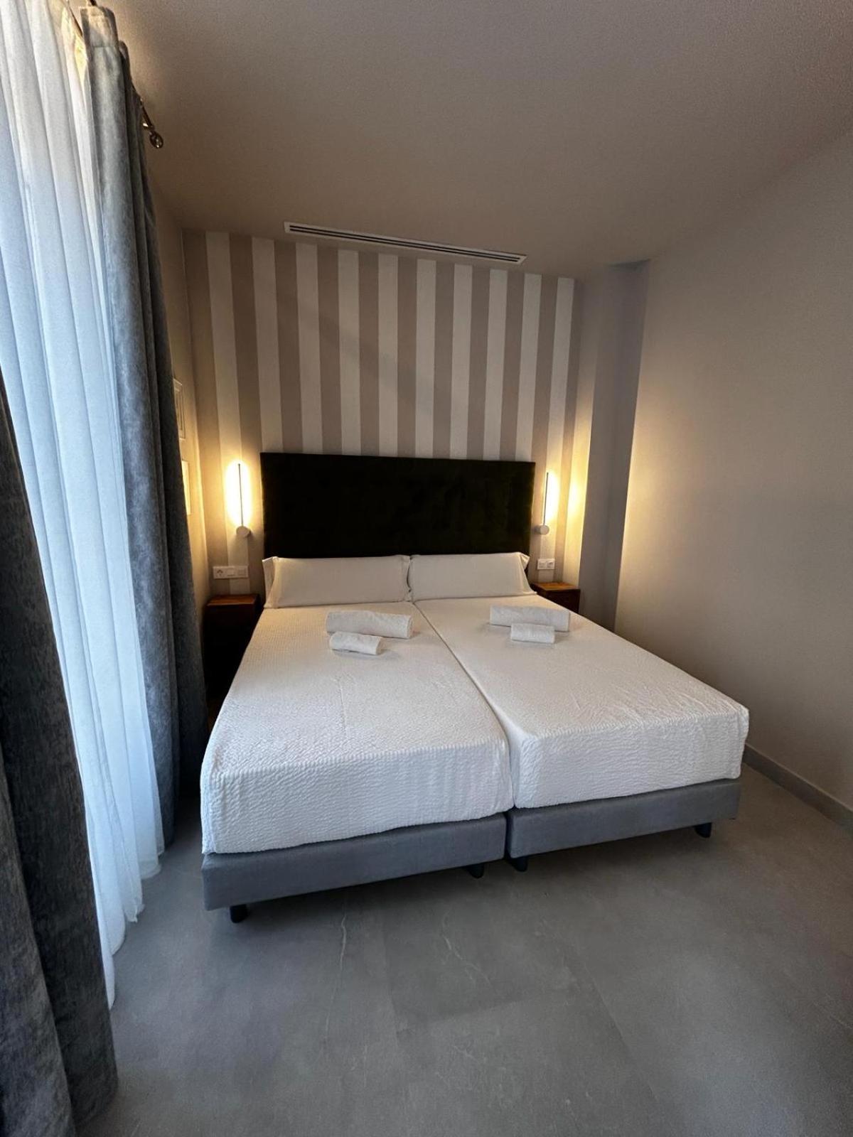 Valencia Apartamentos Goya Bagian luar foto